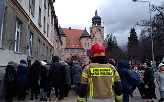 Fałszywe alarmy bombowe w magistratach w Olsztynie i Elblągu. Policja szuka żartownisiów